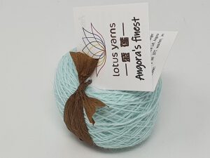 Lotus Yarn Angora´s Finest - nur zertifiziertes, ausgekämmtes Langhaar Fb. 838 Ice Green