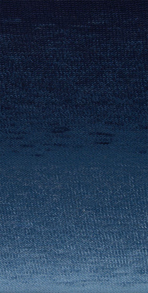 Laines du Nord Poema reine Schurwolle Dochtgarn Farbverlauf 407 hellblau/jeans/dunkelblau – Bild 2