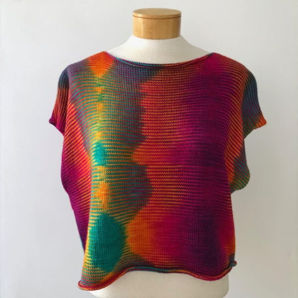 Gestricktes Shirt Sophie aus der von Franziska Uhl handgefärbten Fine Merino - Modell Flower Power – Bild 2