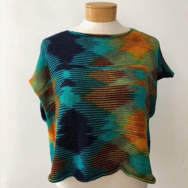 Gestricktes Shirt Sophie aus der von Franziska Uhl handgefärbten Fine Merino - Modell Türkisches Bad