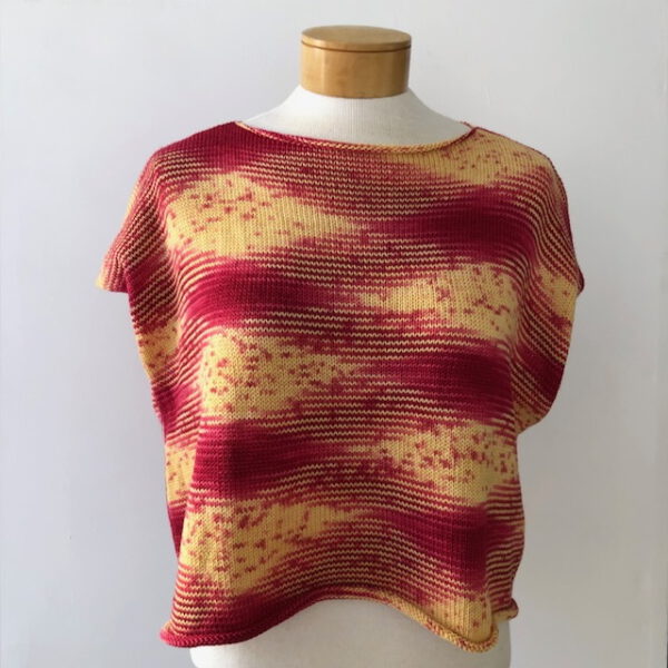 Gestricktes Shirt Sophie aus der von Franziska Uhl handgefärbten Fine Merino - Modell Vanilleeis & Heiße Himbeeren