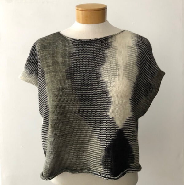 Gestricktes Shirt Sophie aus der von Franziska Uhl handgefärbten Fine Merino - Modell Weidenmeise – Bild 2
