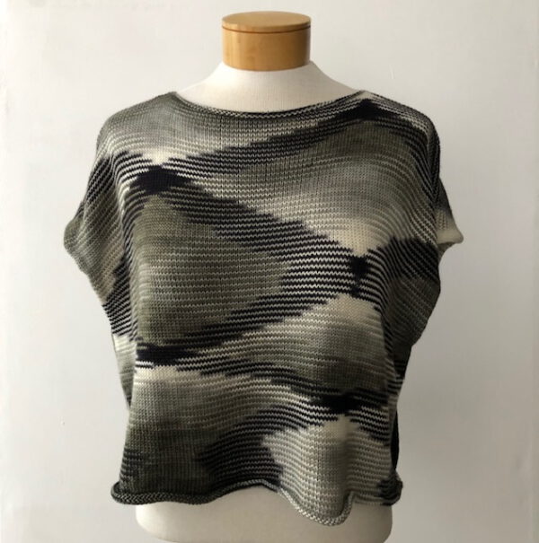 Gestricktes Shirt Sophie aus der von Franziska Uhl handgefärbten Fine Merino - Modell Weidenmeise