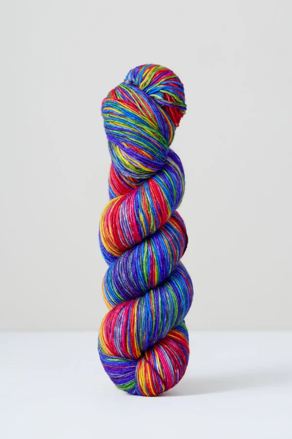 Handgefärbte selbststreifende Merinowolle von Urth Yarns Uneek Fingering 3004