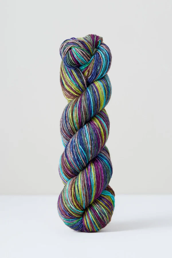 Handgefärbte selbststreifende Merinowolle von Urth Yarns Uneek Fingering 3012