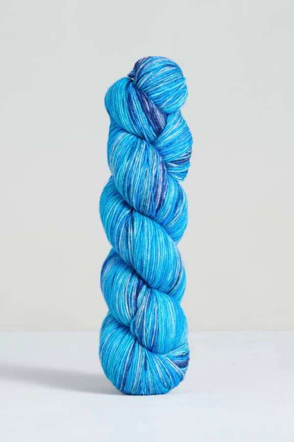 Handgefärbte selbststreifende Merinowolle von Urth Yarns Uneek Fingering 3031