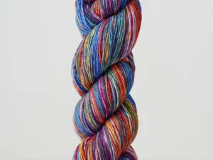 Handgefärbte selbststreifende Merinowolle von Urth Yarns Uneek Fingering 3020