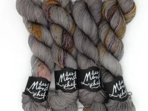 das Mondschaf Hydra handgefärbte Merino-Schurwolle - Sam & Dean